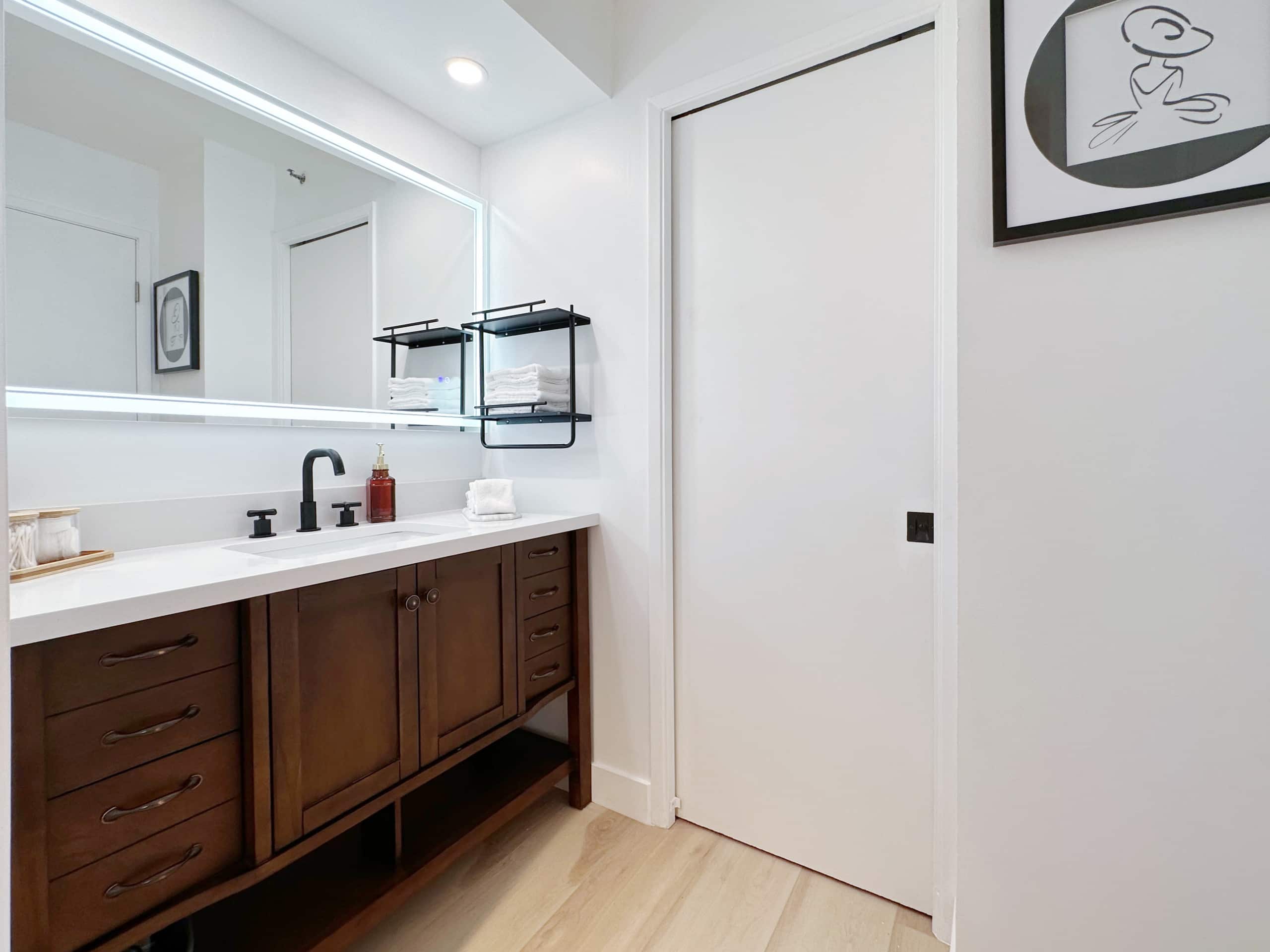 Modern & Chic Premium 1BR-Waikiki Beach w/Parking~ - Image 33