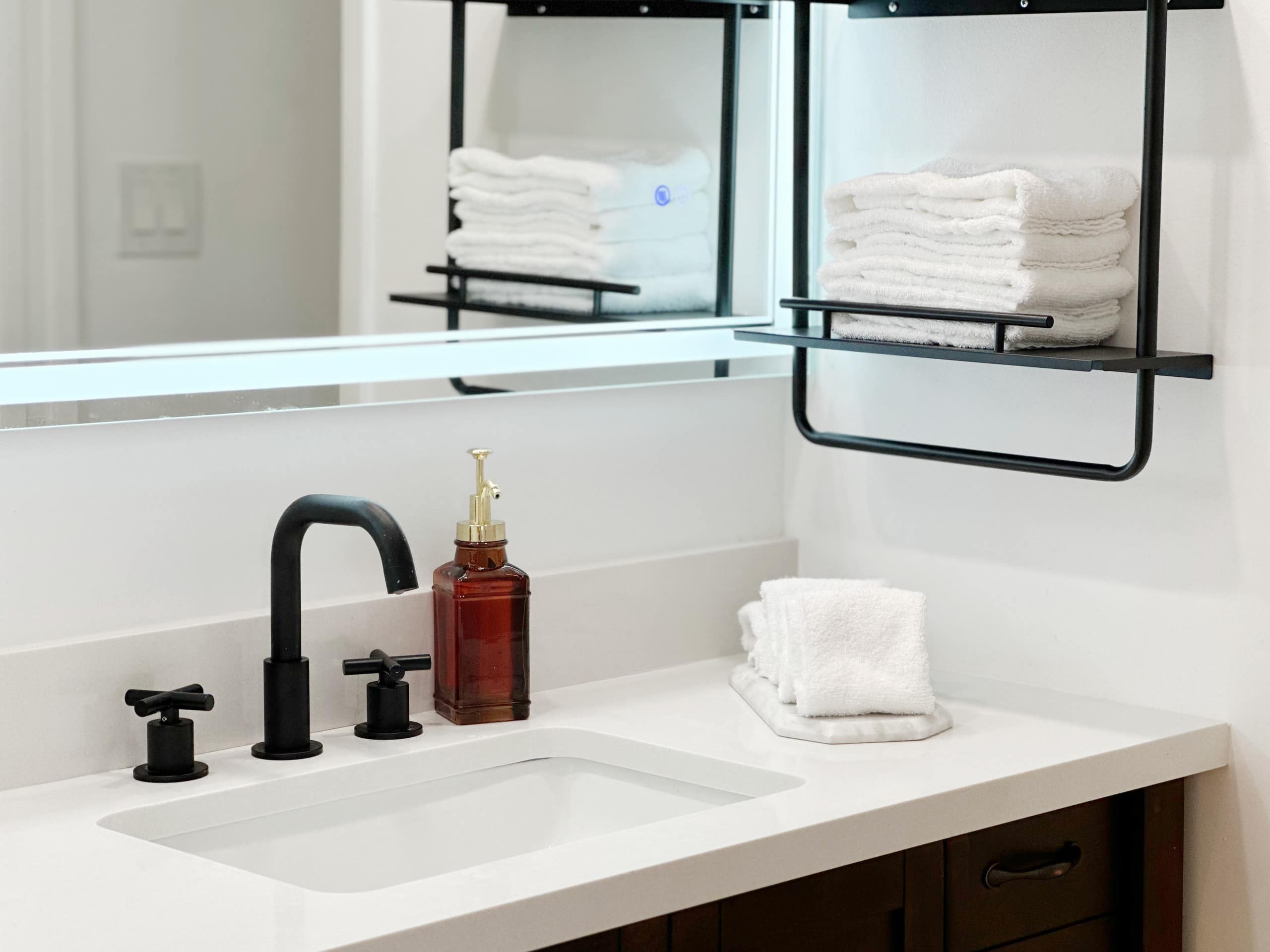 Modern & Chic Premium 1BR-Waikiki Beach w/Parking~ - Image 32