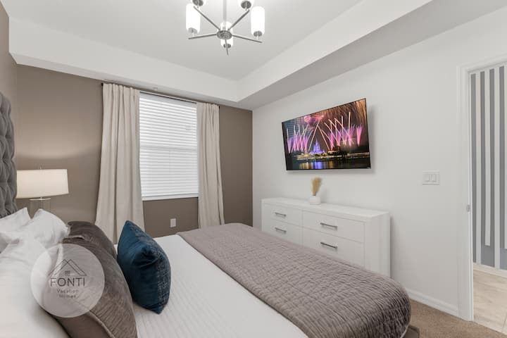 Dormitorio principal con cama tamaño king#Disney #Parks #Kingdom #Springs #StoreyLake #resort #Apartment #Vacation #Rental #Waterpark #Kissimmee #Orlando #Universal #citywalk