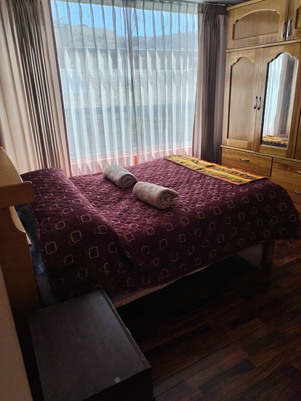 VELIKA GLAVNA SOBA IMA DVA DODATNA POPLUNA ZA KREVET I PRISTUP INTERNETU