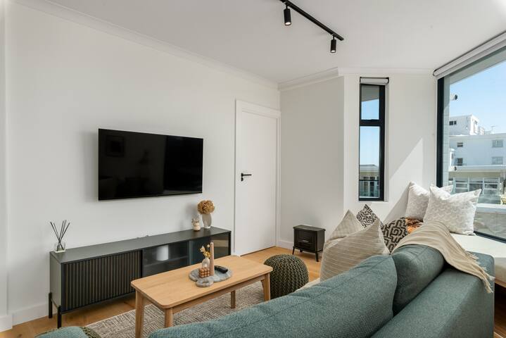 The Sage | 2 BD Sea Point Gem | Stunning Views gallery image 2