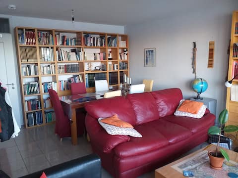 Erfolgreiche Airbnb-Immobilie: 75m2 appartment with Lake views in central Berlin in Rummelsburg