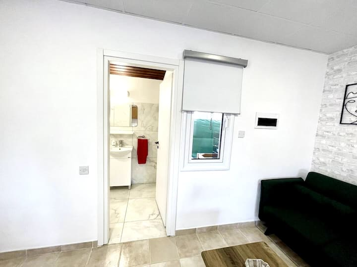 Cosy Refurbished Apt|city Centre - Лимассол