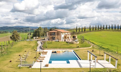 Villa ETRU Luxury Farm Stay with Restaurant