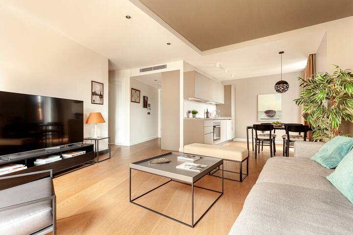 Modern Apartment with Balcony gallery image 4