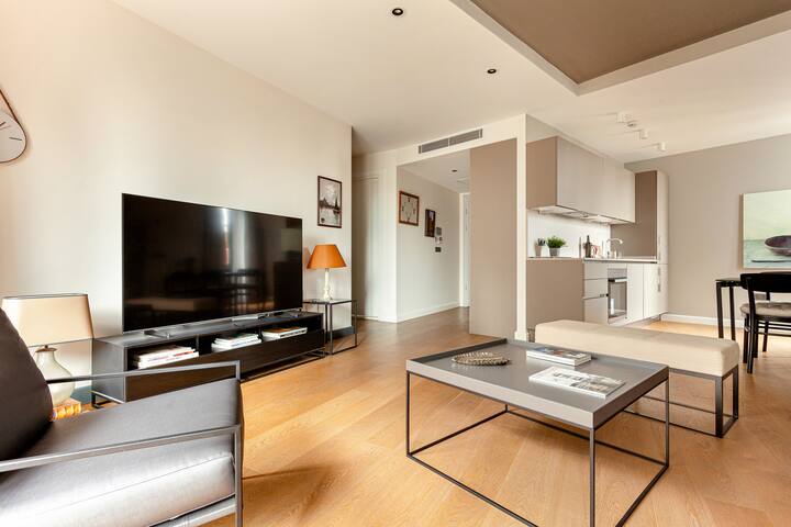 Modern Apartment with Balcony gallery image 3