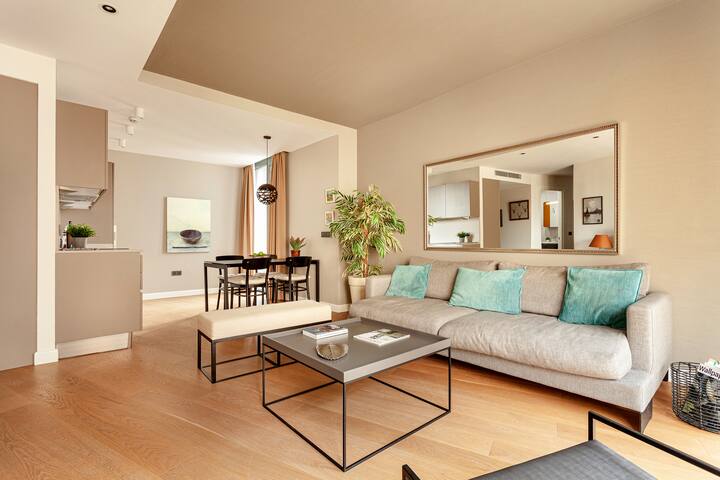 Modern Apartment with Balcony gallery image 5