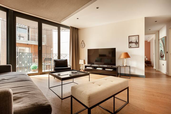 Modern Apartment with Balcony gallery image 2