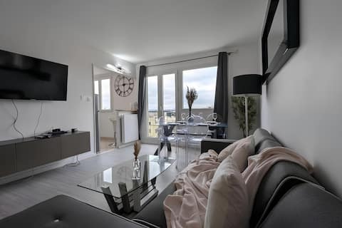 3 bright rooms, balcony & parking – Paris 20 min