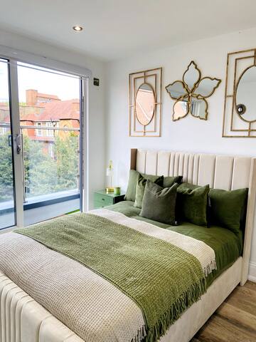 Luxury Shoreditch Penthouse! gallery image 4