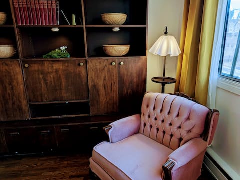Successful Airbnb property: The Rosewood Suite in Lower Mount Royal