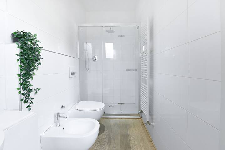 San Vitale 5 Stelle – Central Luxury Apartment gallery image 5