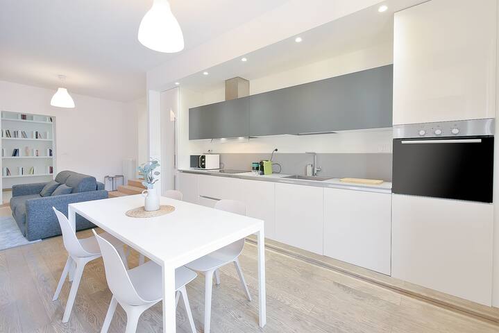 San Vitale 5 Stelle – Central Luxury Apartment gallery image 2