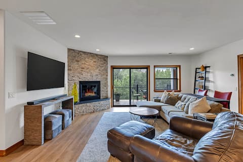 Top Airbnb: RiverFront Luxury Minutes from Skiing in Edwards