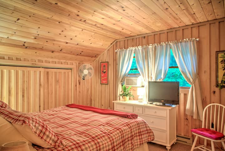 Bračni krevet (180x200) na gornjem katu