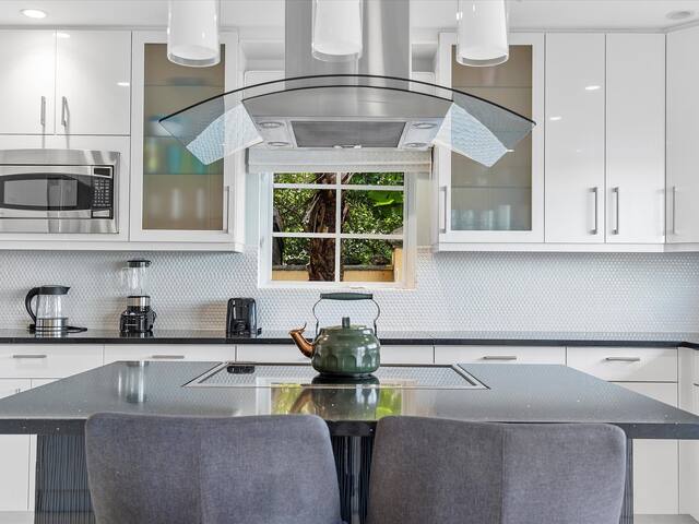 Waterfront 4BR Luxury Hollywood Beach Home & Views gallery image 4