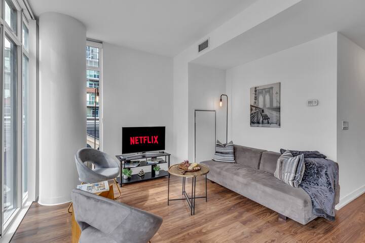 Lively Area Family Size Walk to St Lawrence Market gallery image 5