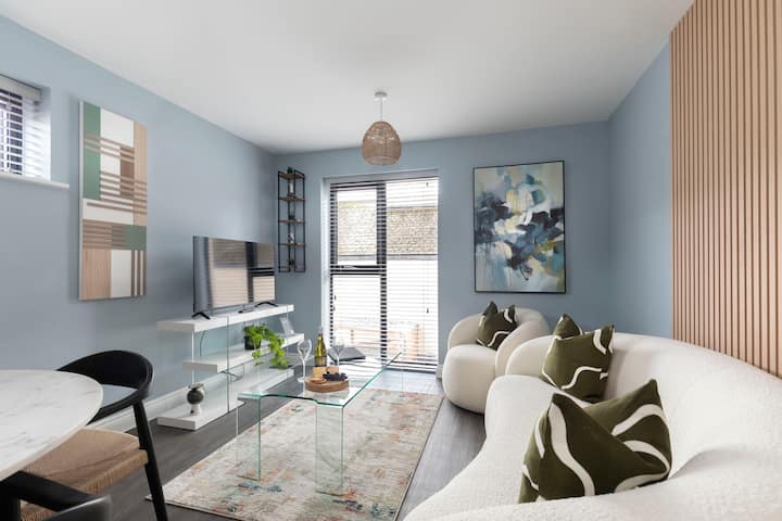 Beautiful 2 Bedroom Apt With Parking In The Docks - Gloucestershire