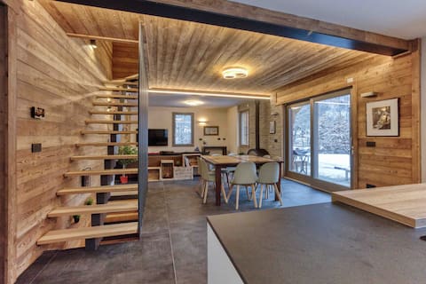 Popular Airbnb listing: Luxurious Chalet Verney - 8 people in Chamonix Mont Blanc