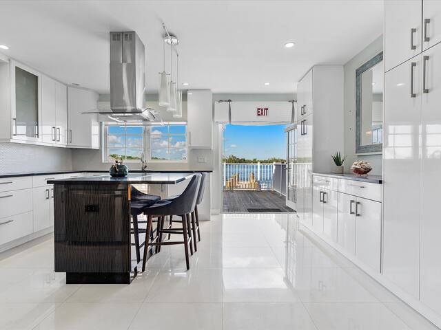 Hollywood 2BR 2.5BA Townhome Steps from the Beach gallery image 5