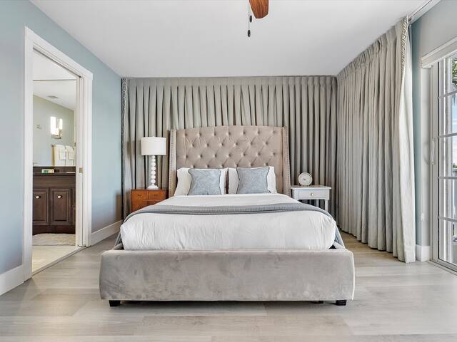 Hollywood 2BR 2.5BA Townhome Steps from the Beach gallery image 4