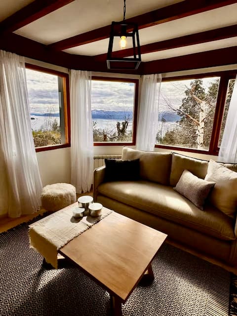 Anuncio de Airbnb popular: Lake Views, Central Location, Family Friendly en Río Negro