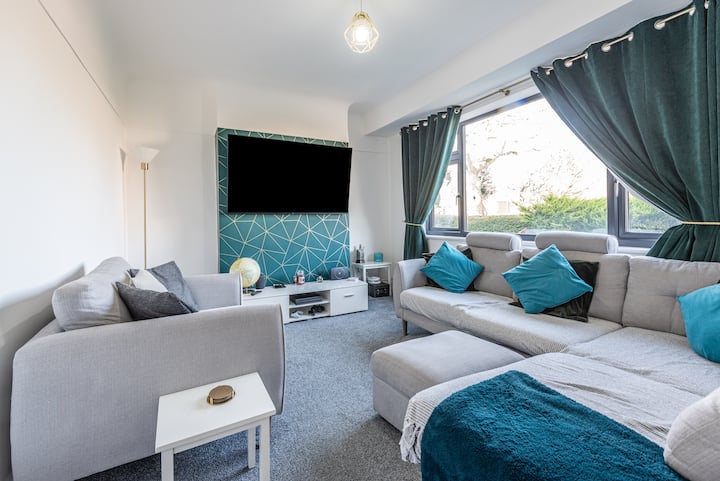 Modern 3 Bedroom ‘Villa’ - Free Parking - North Wales