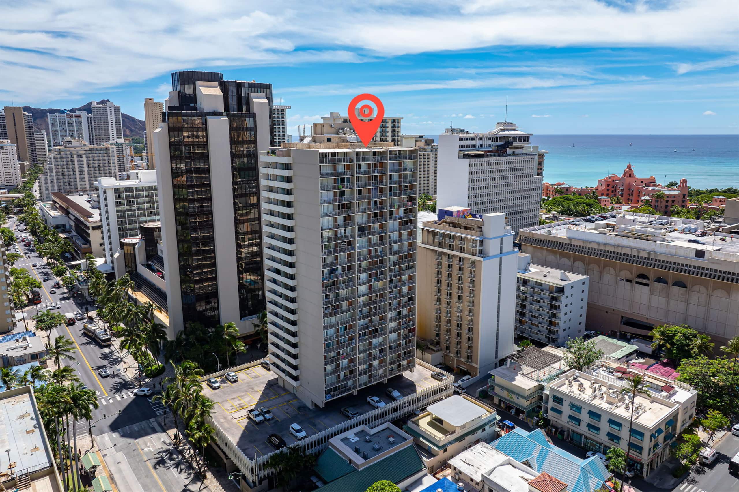 Luxury Waikiki Condo w/ Retro Charm & FREE Parking - Image 28