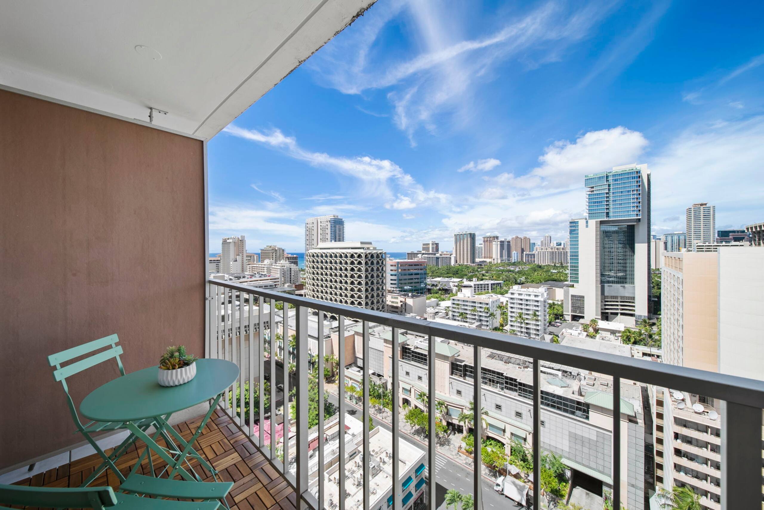 Luxury Waikiki Condo w/ Retro Charm & FREE Parking - Image 25