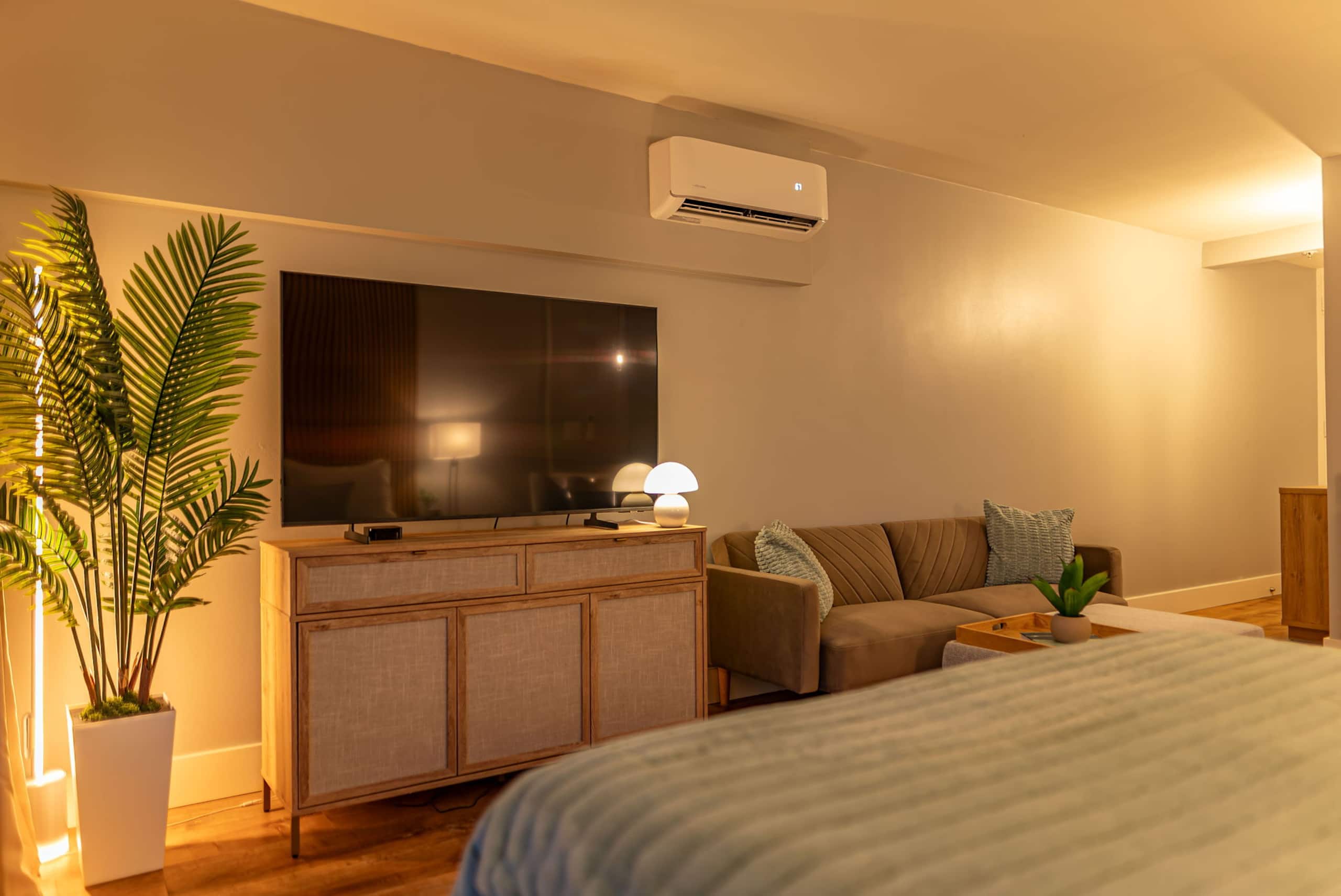 Luxury Waikiki Condo w/ Retro Charm & FREE Parking - Image 19