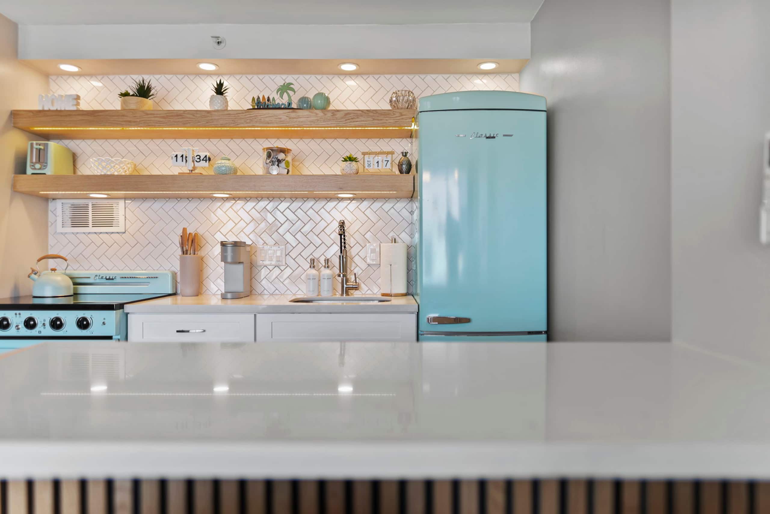 Luxury Waikiki Condo w/ Retro Charm & FREE Parking - Image 9