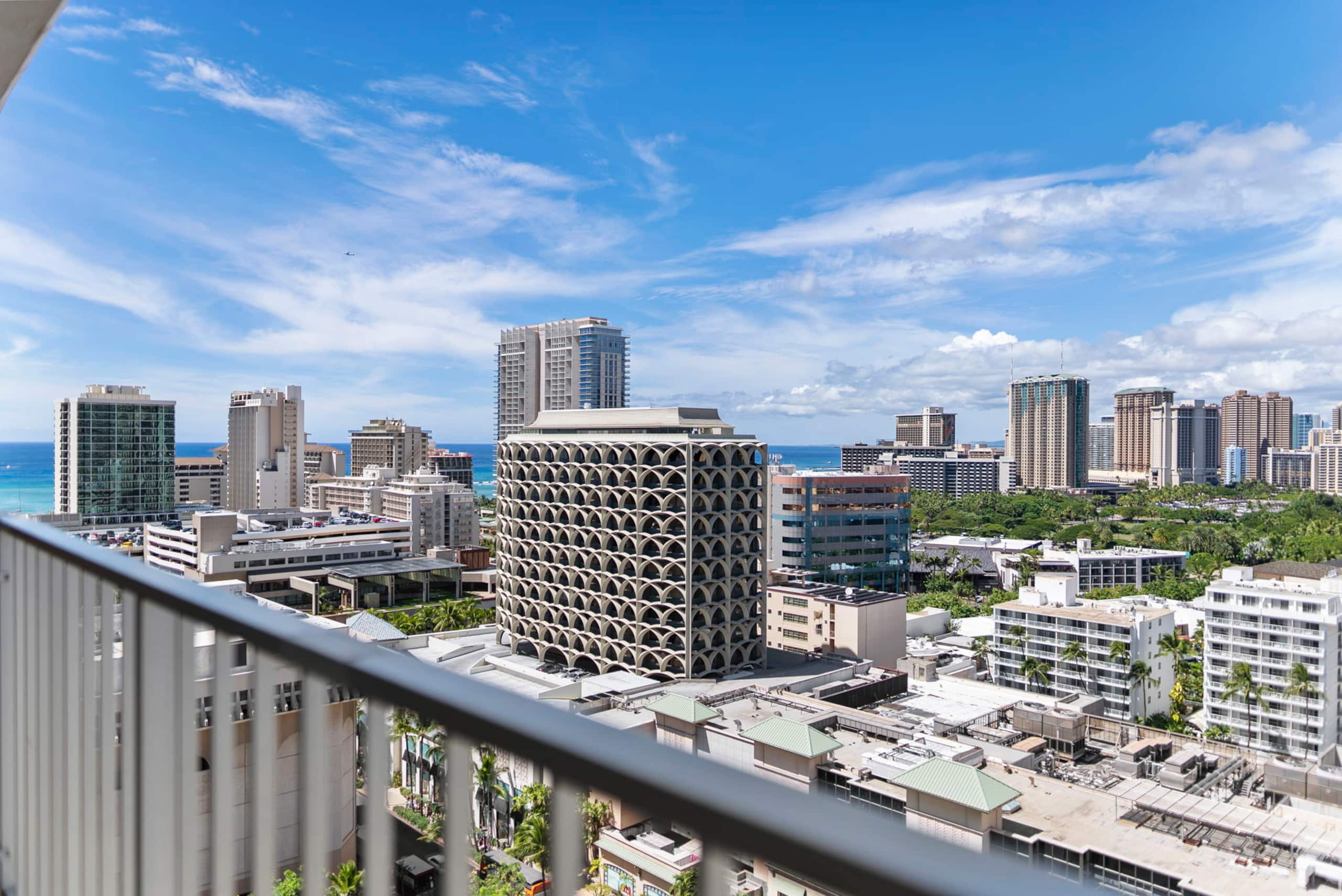 Luxury Waikiki Condo w/ Retro Charm & FREE Parking - Image 27
