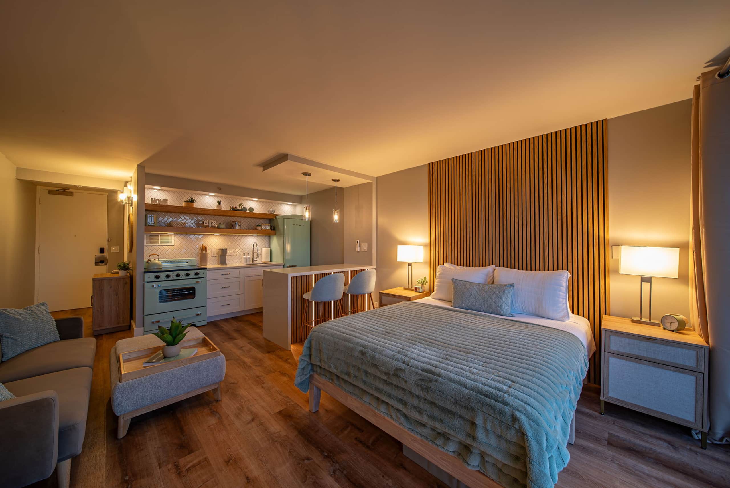 Luxury Waikiki Condo w/ Retro Charm & FREE Parking - Image 15