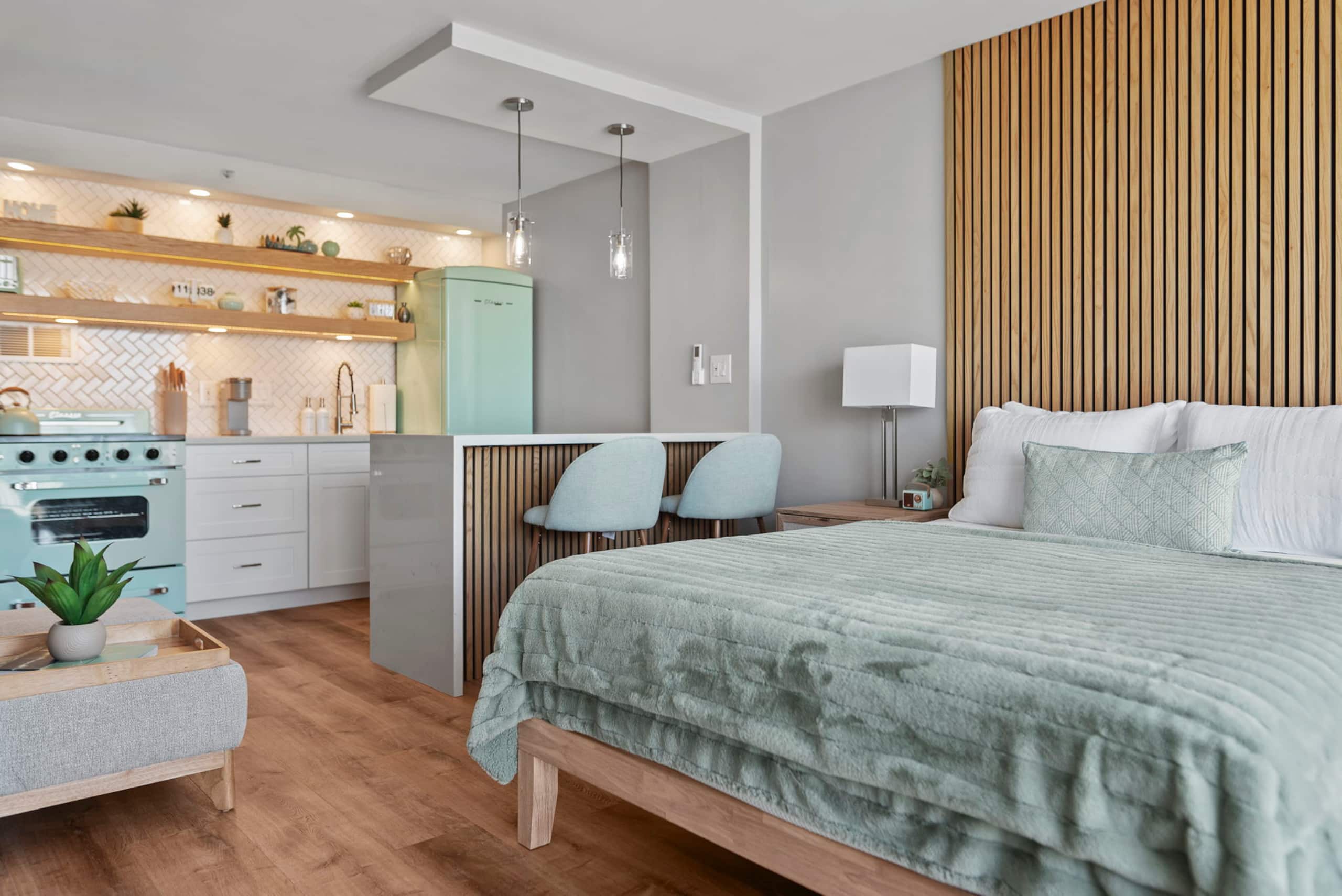Luxury Waikiki Condo w/ Retro Charm & FREE Parking - Image 4