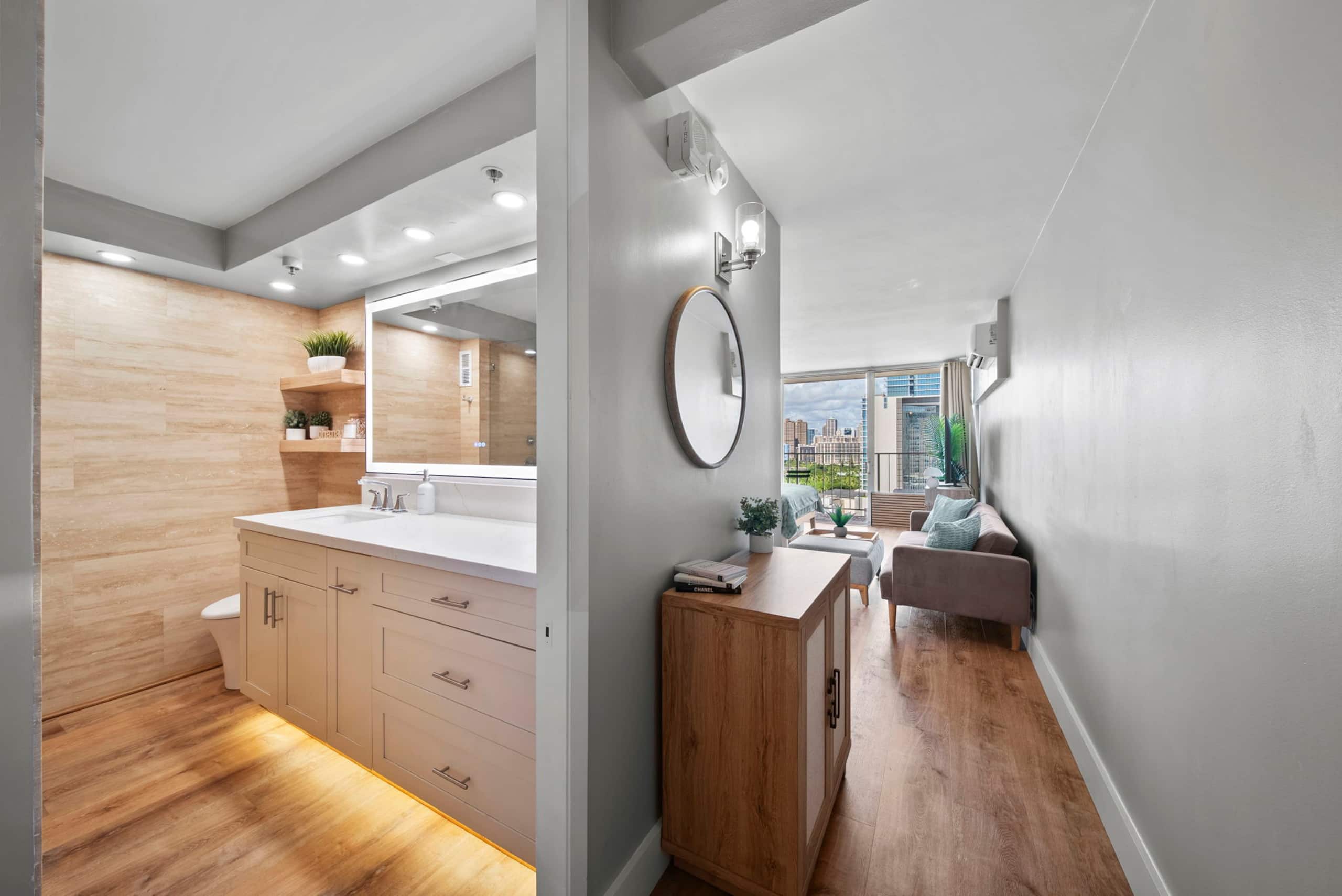 Luxury Waikiki Condo w/ Retro Charm & FREE Parking - Image 20