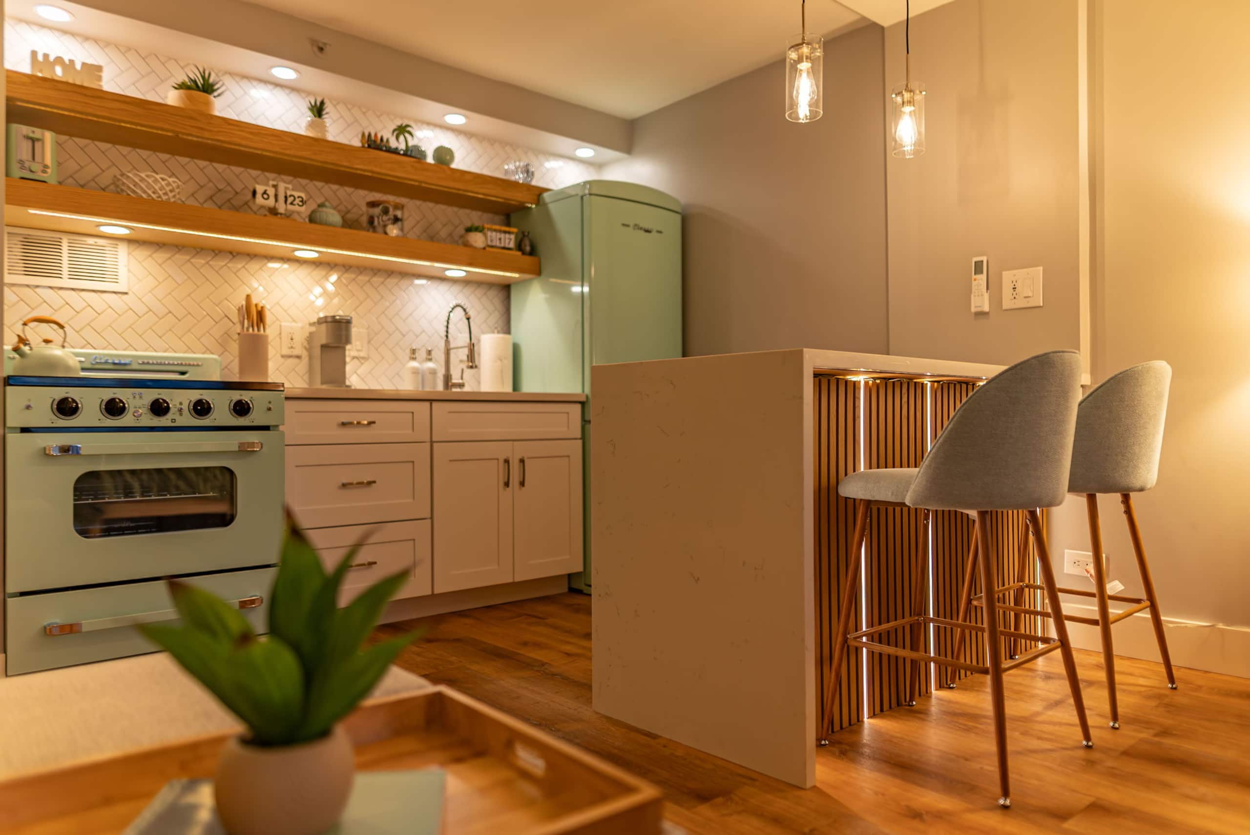 Luxury Waikiki Condo w/ Retro Charm & FREE Parking - Image 13