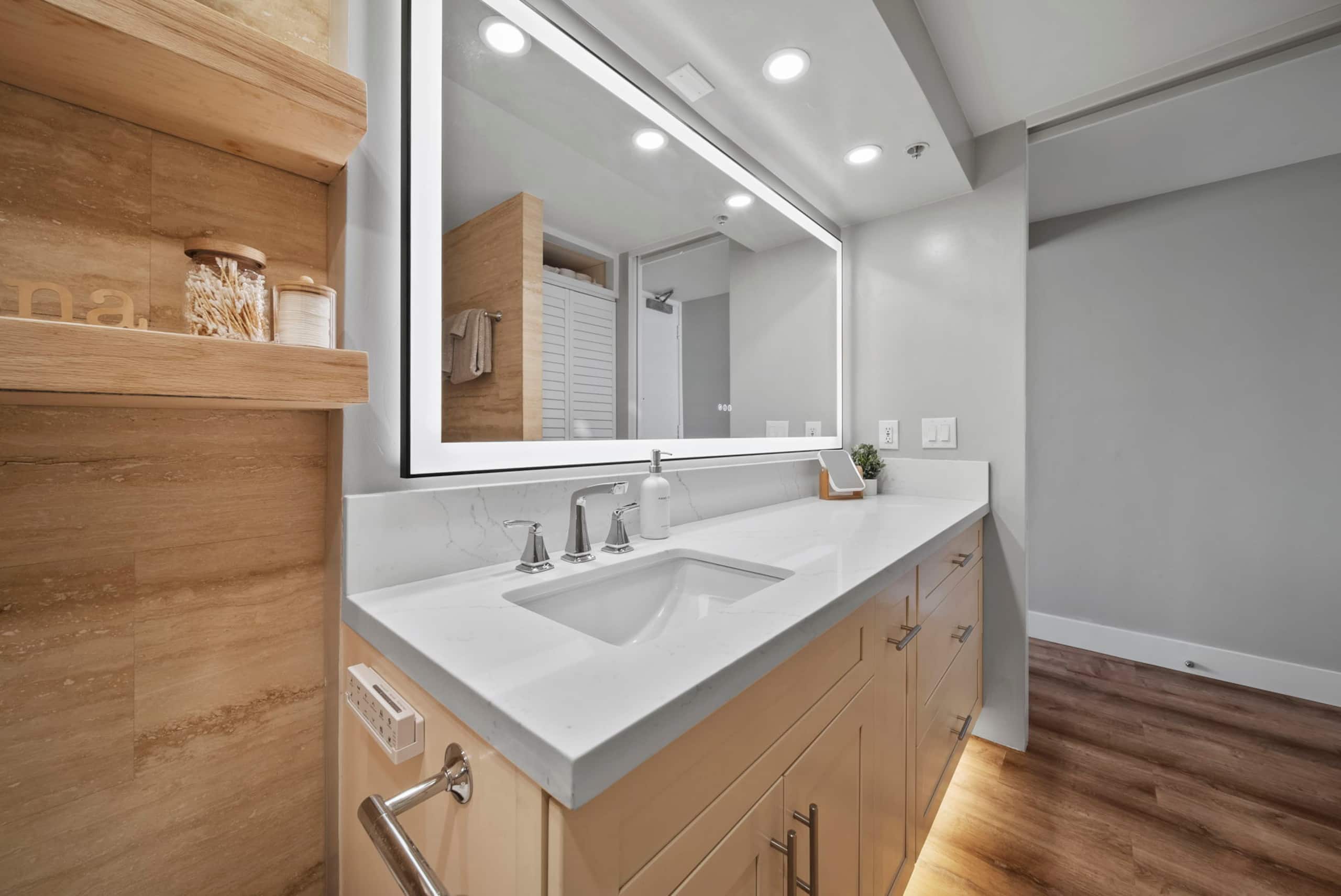 Luxury Waikiki Condo w/ Retro Charm & FREE Parking - Image 23