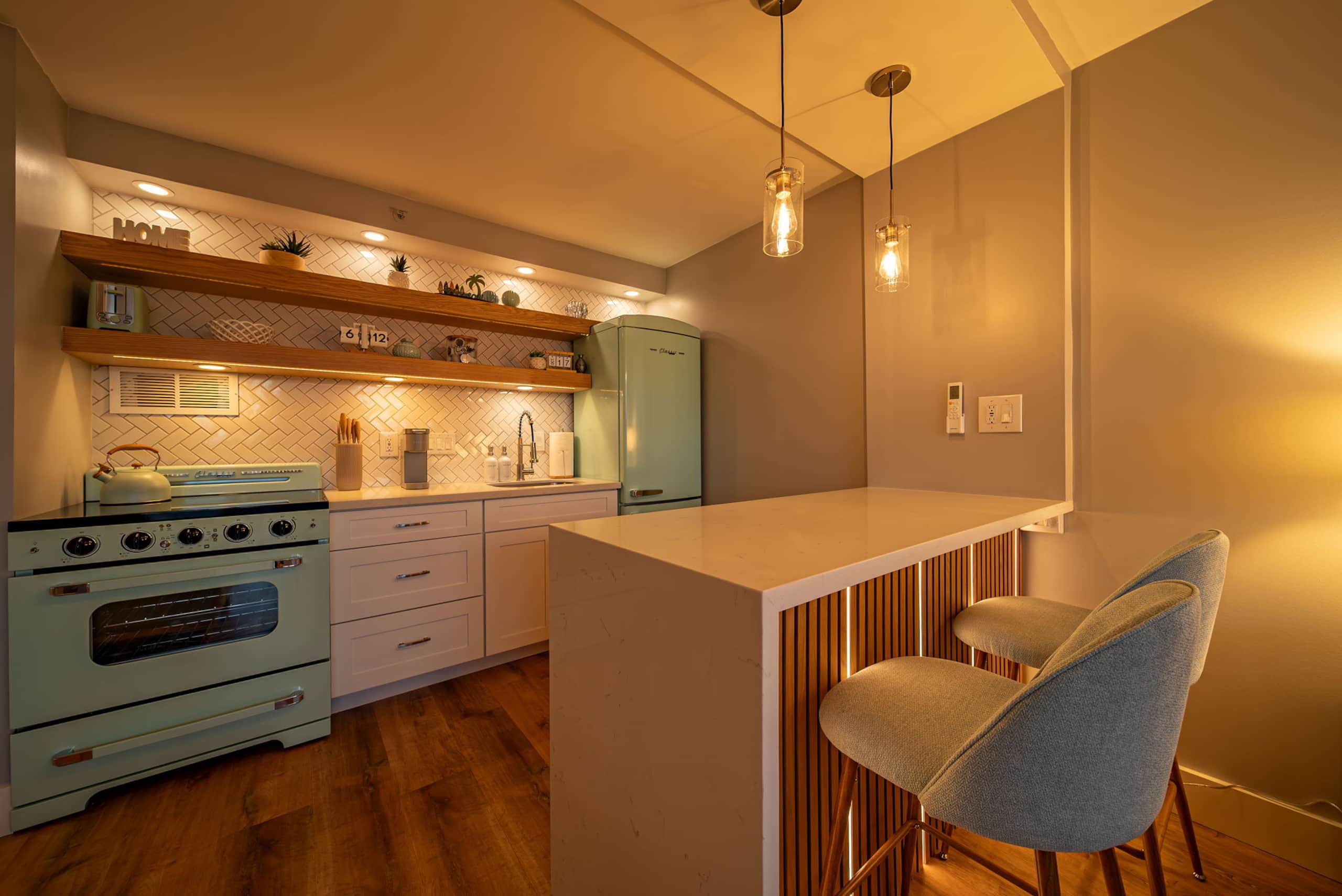 Luxury Waikiki Condo w/ Retro Charm & FREE Parking - Image 12