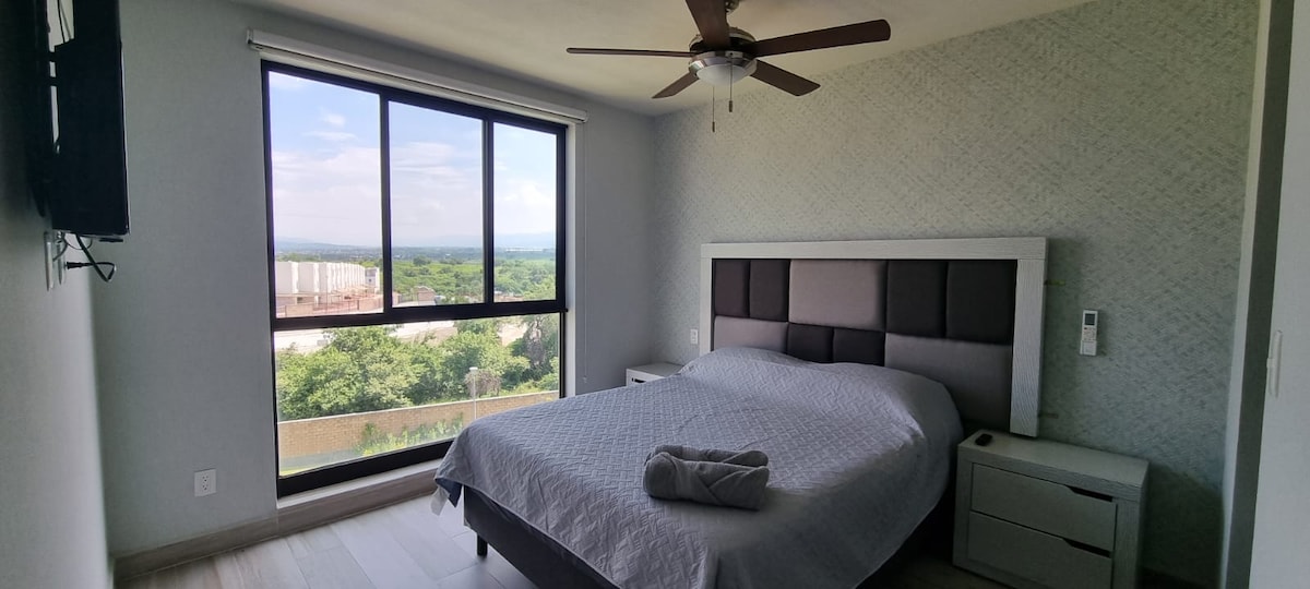 Aqui podrás apreciar un increible video de este hermoso departamento:

https://adobe.ly/3Nrq5pV