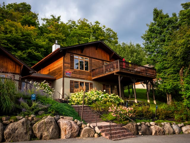 Chalets Lac à La Truite managed Airbnb listing 2