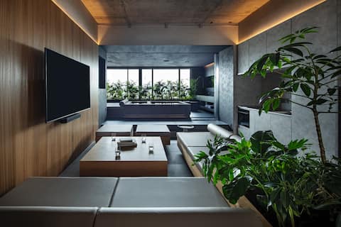 Urban retreat hotel with a focus on private baths