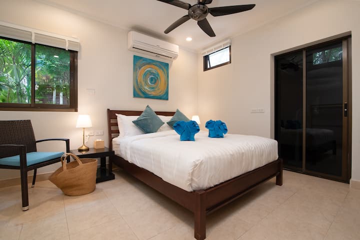 ตั้งอยู่ที่ชั้นล่างเข้าถึงได้โดยตรงจากห้องนอน