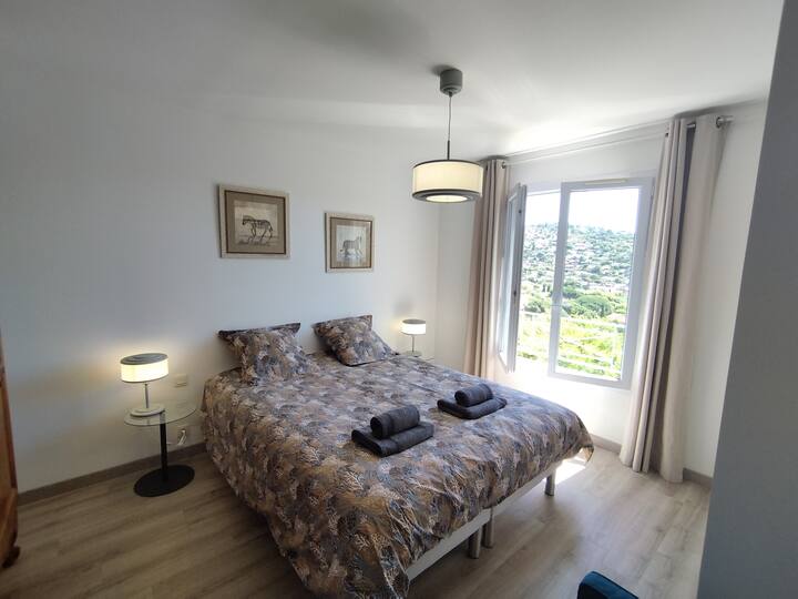 主卧配备160x200张床，带套房和独立卫生间