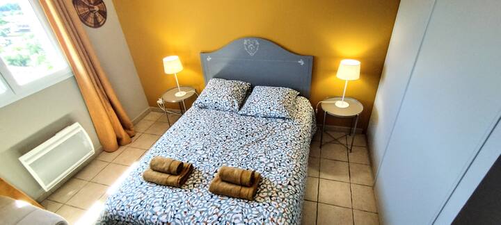 卧室楼上有140x200张床和90x190的睡眠加热器