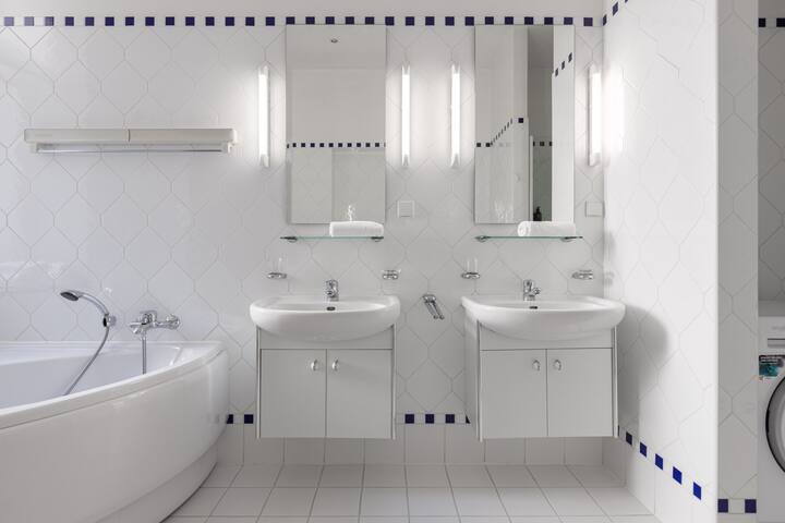 4 bedroom apartment in Old Town gallery image 4