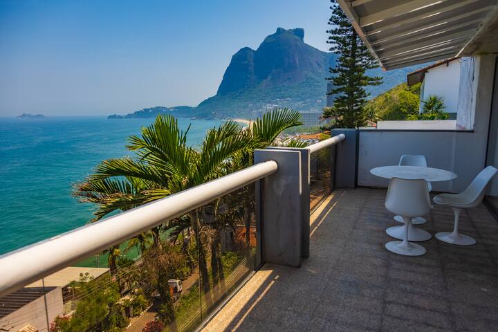 900 sqm 6BR Oceanfront Villa gallery image 3