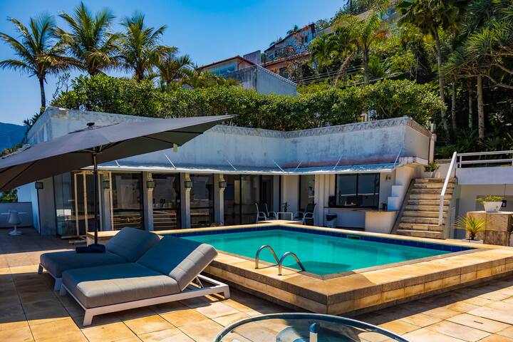 900 sqm 6BR Oceanfront Villa gallery image 2