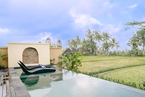 Stunning pool villa w/ rice field and sunset view