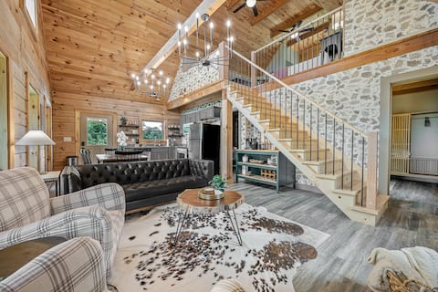 Brow View Cabin w/Hot Tub & Pit