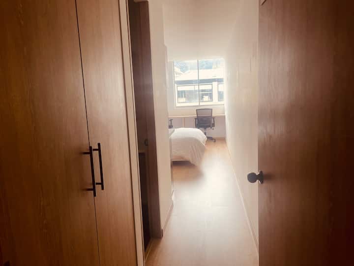 Hyrja në apartament